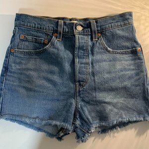 Levis Ribcage Shorts